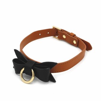 Bruin leren collar met zwarte strik en leiband