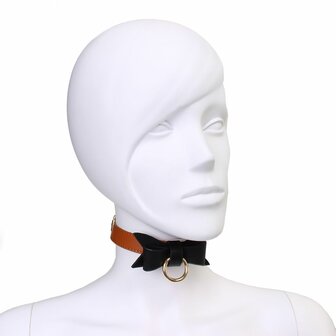 Bruin leren collar met zwarte strik en leiband