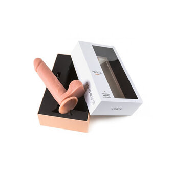 Virgite - Vibrerende dildo van 24.5 cm met scrotum en remote control - lichte huidskleur