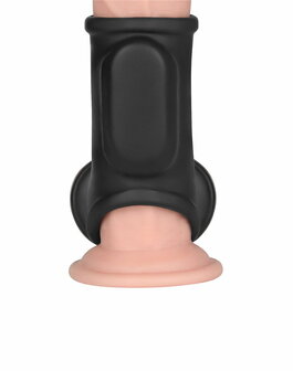 LoveToy - Silk Knights Ring - Vibrerende Penis en Scrotum Sleeve - &Oslash; 2,8 cm - Zwart