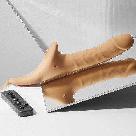 Strap-On-Me - Multi Orgasm Realistische Dildo - Strapless Strap-on met Flapper Technologie - Lichte Huidskleur - Medium