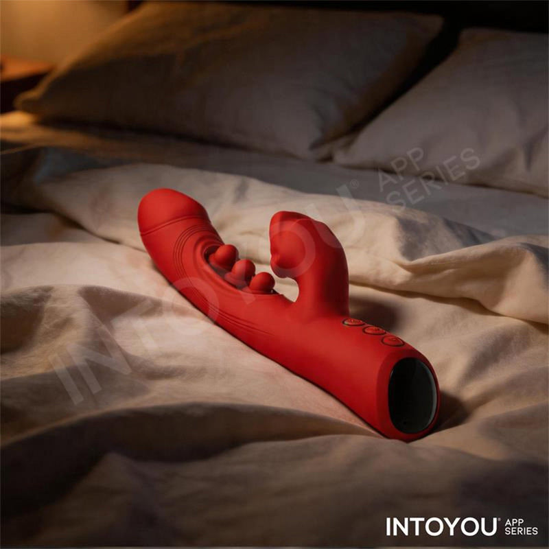 IY - Trixy - Driedubbele Kloppende Rabbit Vibrator met Likkende Tong - App Control - Rood