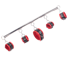Kiotos Leather - Spreidstang - Spreader Bar met Halsband en 4 Kunstlederen Boeien - zwart/rood