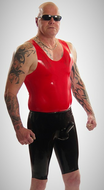 Kinky Latex rubber Bermuda met penishuls en balzak