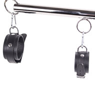 Kiotos Leather - Spreidstang - Spreader Bar met 4 Pols- en Enkelboeien van Kunstleer - zwart