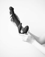 Strap-On-Me Vibrerende Strapless Strapon | Voorbinddildo met 3 motoren - zwart - maat XL