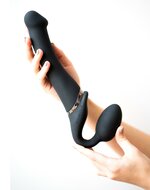 Strap-On-Me Vibrerende Strapless Strapon | Voorbinddildo met 3 motoren - zwart - maat XL