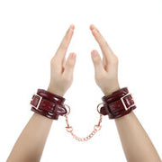 Liebe Seele - Wine Red Lederen polsboeien met rosé gouden ketting - exclusief en luxe ontwerp