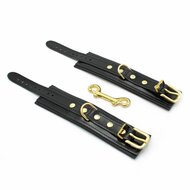 Kiotos Leather - Lederen Polsboeien Met Goudkleurige Metalen Hardware - Zwart