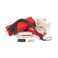 Liebe Seele - Kinbaku Ukiyoe - Lamslederen Flogger - Rood met Zwarte Rozen Print - Iets Héél Bijzonders! - Import uit Japan