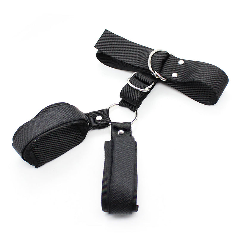 Smart Moves - Collar met Handboeien aan Verbindende Riem - Zwart-Erotiekvoordeel.nl