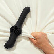 Dorcel - Deep Orgasm - Stotende Vibrator - Verwarmend - Met Zuignap - Zwart
