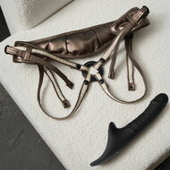 Strap-On-Me - Multi Orgasm Realistische Dildo - Strapless Strap-on met Flapper Technologie - Zwart - Medium